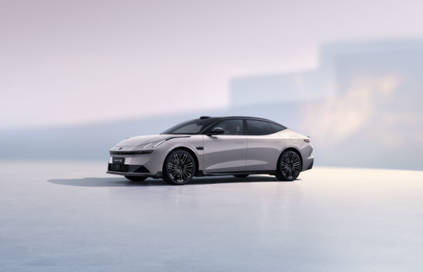 广瑞网 闭眼入! 领克10EM-P销量稳居前2, 成插电式混动轿车新选择